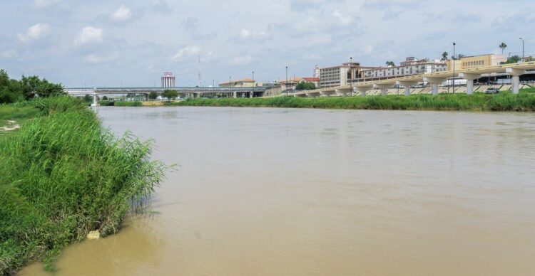 Protección Civil y Bomberos alertan  a ciudadanía ante crecida del río Bravo