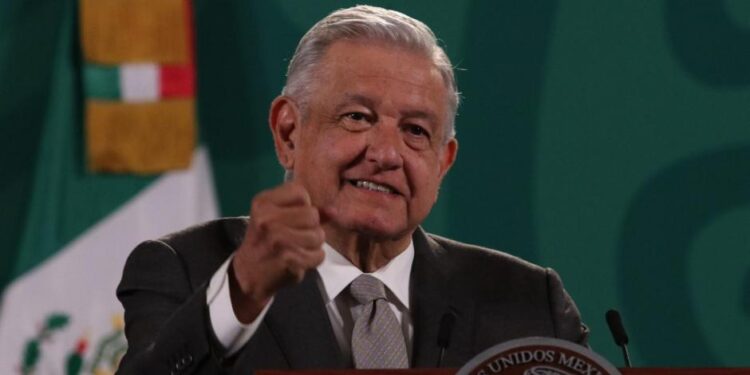 Dice AMLO que en México son bienvenidos los extranjeros, aun opositores pro fascistas y racistas