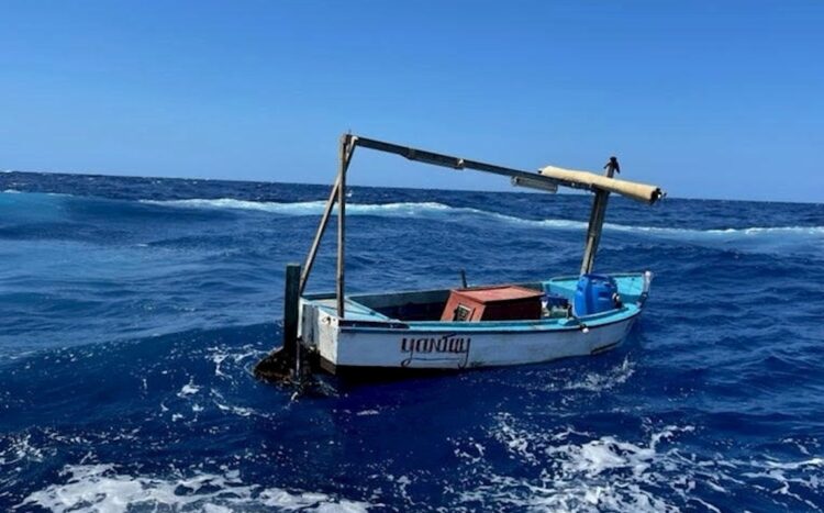 Buscan a cinco de seis pescadores desaparecidos en Acapulco; uno apareció sin vida