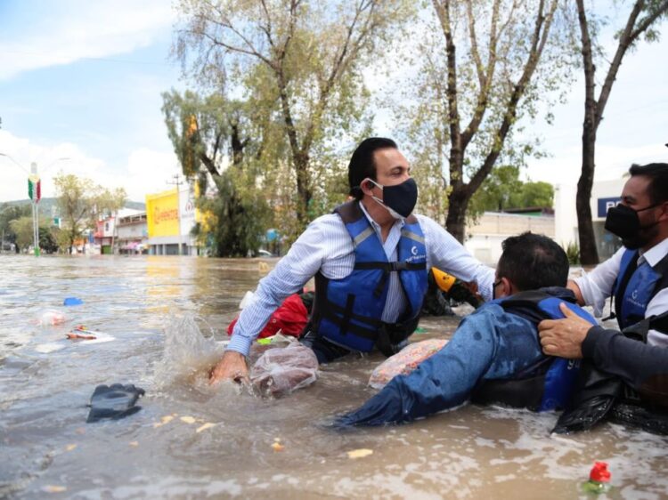 Trágica inundación deja 17 muertos por falta de oxígeno en clínica del IMSS de Hidalgo