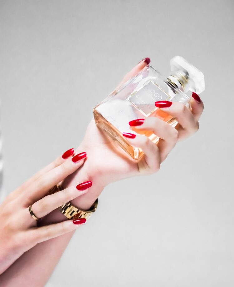 Perfumes de mujer: ¿Cómo elegir la fragancia más adecuada?