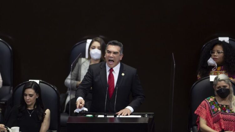 Claudia Ruiz Massieu se resiste  a apoyar reforma de AMLO y ‘Alito’ como que sí quiere