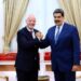Promete Nicolás Maduro a FIFA construcción de estadio en Caracas