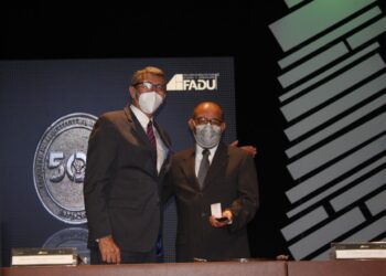 Celebra la FADU-UAT 50 años de formar profesionistas de éxito