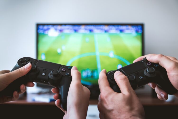 PlayStation 4: Accesorios ideales para regalarle a un gamer