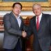 Recibe AMLO en Palacio Nacional al líder de Morena Mario Delgado