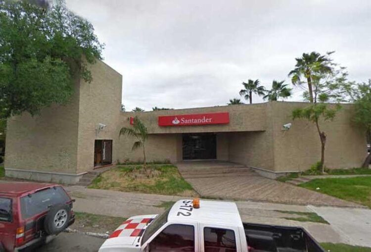 Juez federal obliga al Banco Santander a devolver sueldo retenido a bombero de Nuevo Laredo
