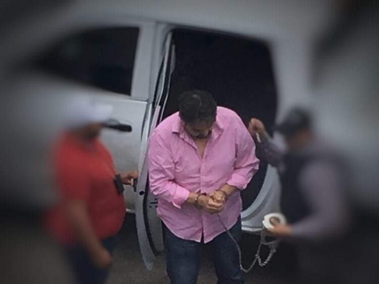 Golpean y roban vehículo de lujo a ex secretario de Salud de Jalisco; en 2019 estuvo detenido