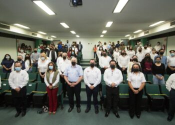 Guillermo Mendoza expone a la Facultad de Comercio Victoria su proyecto universitario