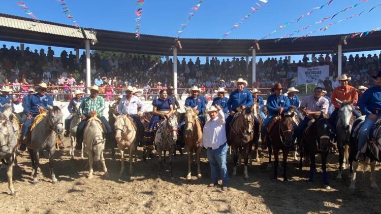 Cabalgan en Abasolo todos unidos con Verástegui en favor de un solo proyecto