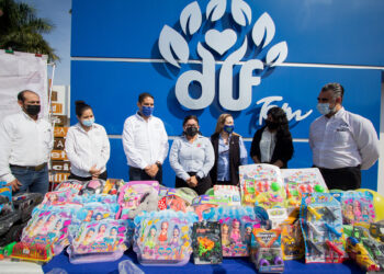 Entrega la UAT donación de juguetes al DIF Tamaulipas