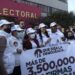Reportan entrega al INE de otros dos millones de firmas para la revocación