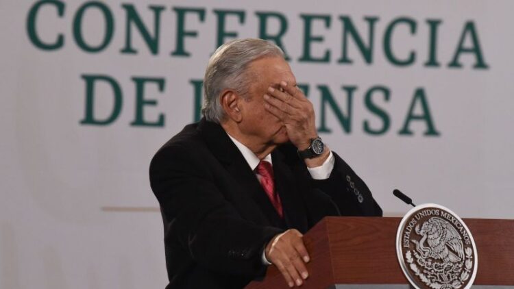 Lamenta AMLO muerte de Vicente Fernández ‘símbolo de la canción ranchera en nuestro tiempo’