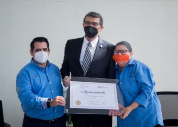 Reconocen trayectoria del Rector José Andrés Suárez Fernández