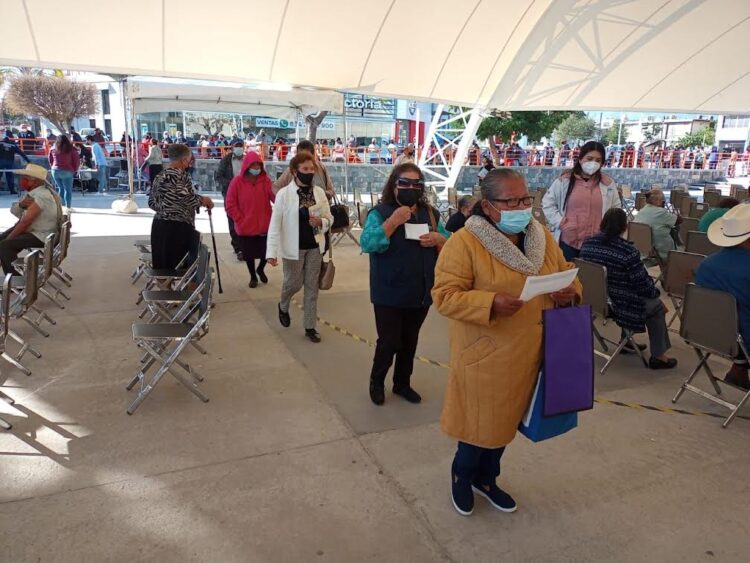 Aplican en Tamaulipas 3ra dosis contra Covid-19 a 325 mil adultos mayores de 60 años