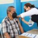 Aplican en Victoria dosis de refuerzo contra pandemia a trabajadores de Salud y Educación