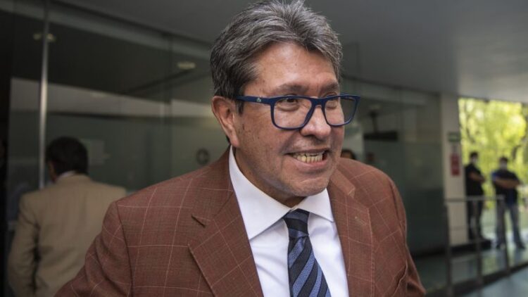 Pandemia alcanza a Ricardo Monreal; lo hace público para acallar especulaciones