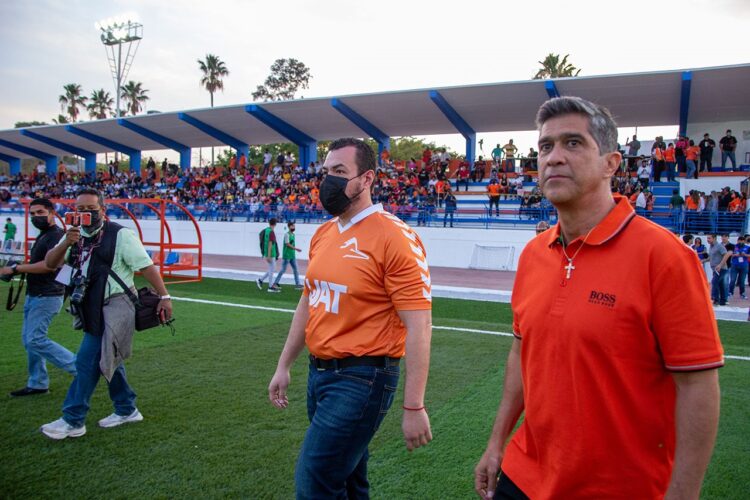Inaugura Rector remodelación del estadio universitario Eugenio Alvizo Porras