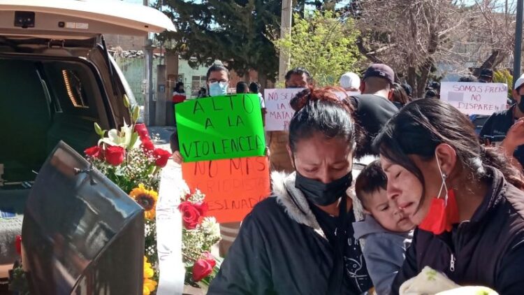 Entre llanto, dolor y exigencia de justicia despiden y sepultan a periodista asesinado en Zacatecas