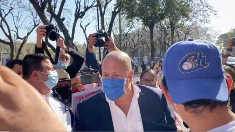 Enoja a gobernador de Jalisco reclamo de familias de desaparecidos: ‘¡no me griten o me voy!’