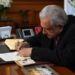 Publica AMLO sentencia del TEPJF en su contra: ‘si no, arrestan a Jesús y a la pobre de Jessi’