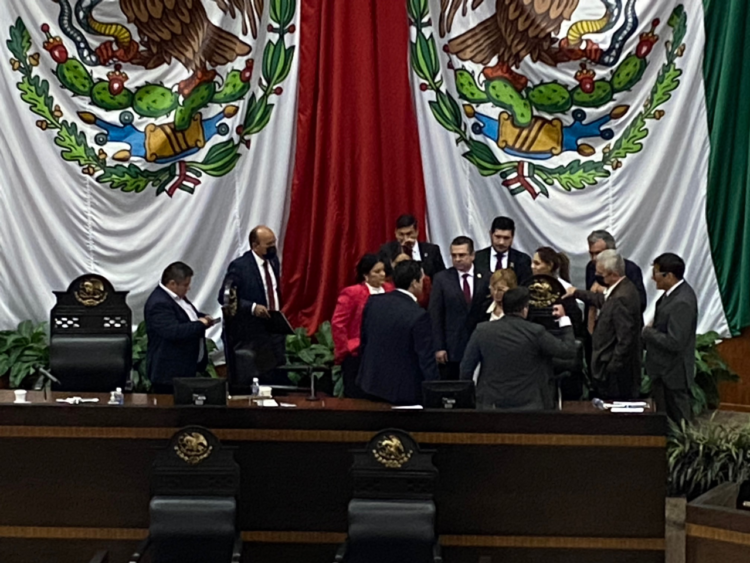 Estalla zafarrancho en el Congreso de Tamaulipas por agandalles; Morena ‘revienta’ sesión