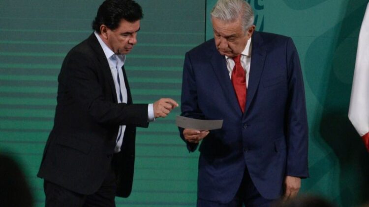 Diseña gobierno federal esquema para inscribir en el IMSS a periodistas independientes