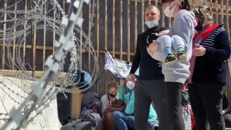 Desde Tijuana, migrantes de Rusia y Ucrania piden asilo político a Estados Unidos