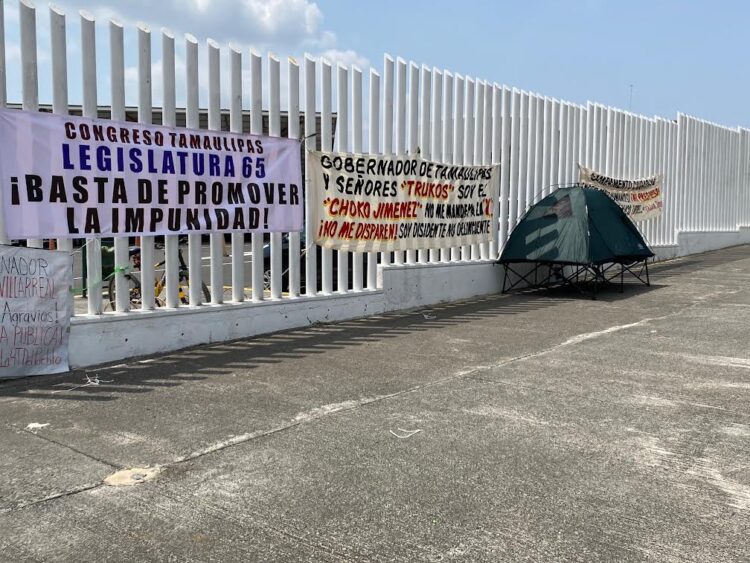 ‘¡Culeros!’, califican a diputados y ‘clausuran’ el Congreso de Tamaulipas