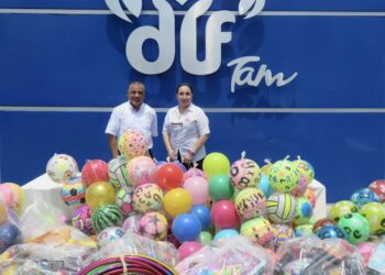 Entrega UAT donativo de juguetes al DIF Tamaulipas