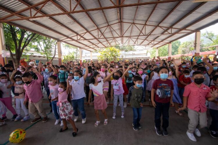 Lleva UAT a la niñez programa ‘Dona un juguete gana una sonrisa’