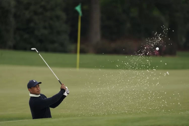 Después de casi perder una pierna tras accidente Tiger Woods alista impactante regreso a Masters