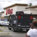 Hombre vestido de militar dispara rifle de asalto en mercado de Buffalo y mata a 10; hay heridos