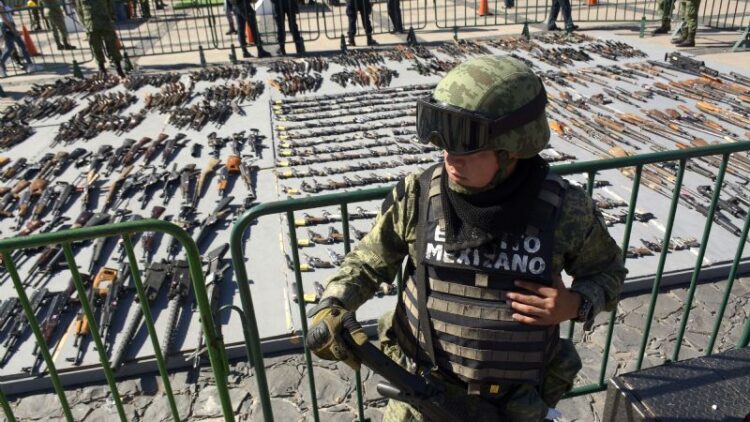 Considera Sedena posibilidad de fabricar armas para policías de los 32 estados del país