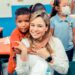 Visita y convive Lucy de Gattás con niños y personal de CAIC