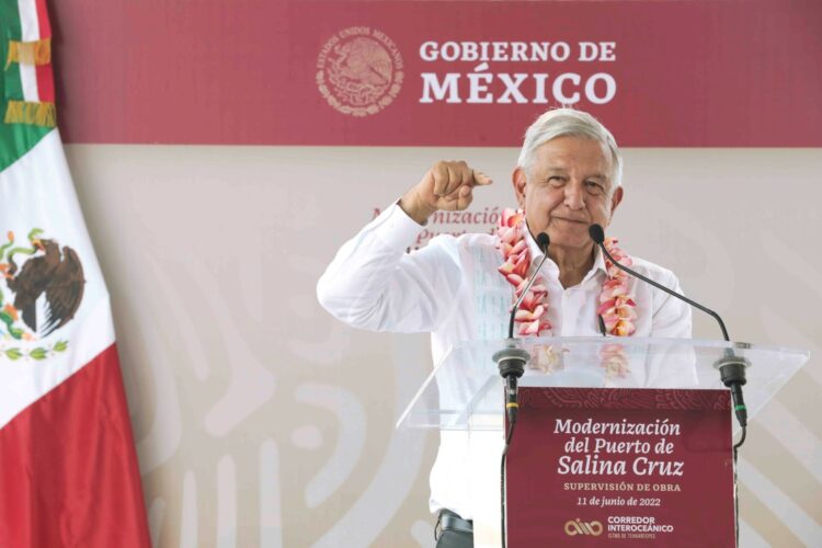 Promete AMLO inversión de $120 mil millones para obras del Corredor Transístmico