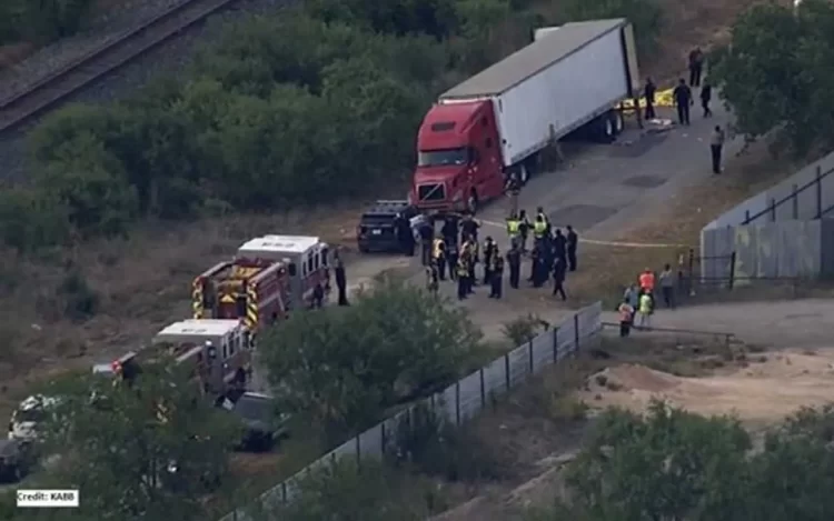 Confirma AMLO que 22 de los 50 migrantes asfixiados en un tráiler en Texas eran mexicanos