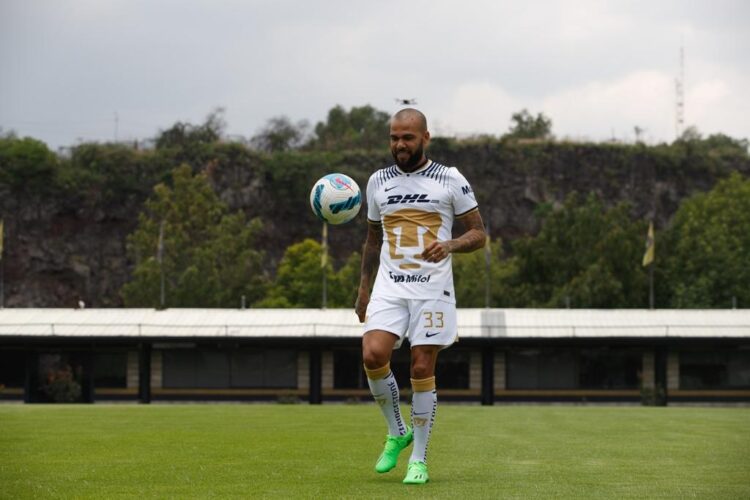 Dani Alves: ‘Más allá de ganar títulos quiero dejar un legado entre las nuevas generaciones’