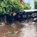 Tromba golpea a Michoacán y deja cien casas dañadas, 30 vehículos averiados y un muerto