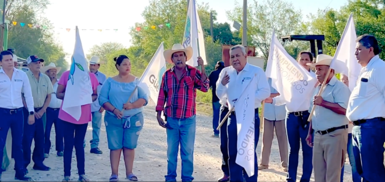 Con recursos propios, ayuntamiento de  Güémez pavimenta camino a El Olmo