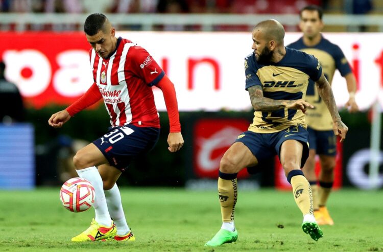 Chivas le mete 3-1 a Pumas y le da un empujón más por el tobogán