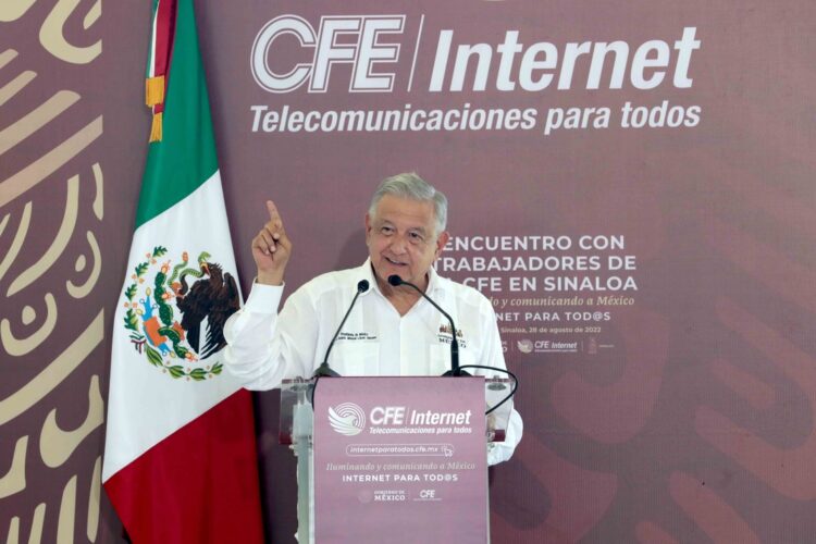 Convoca AMLO a trabajadores de CFE a participar en el Proyecto Internet para Todos