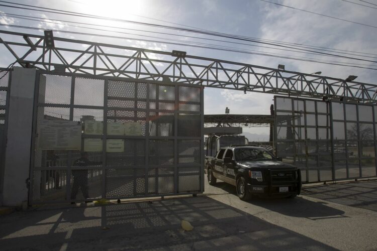 Admite AMLO que por burocratismo ni su propio gobierno ha podido  sacar a inocentes de prisión