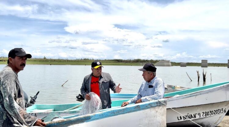 Ayuntamiento de Güémez apoya a pescadores de la presa Vicente Guerrero para redes y gasolina