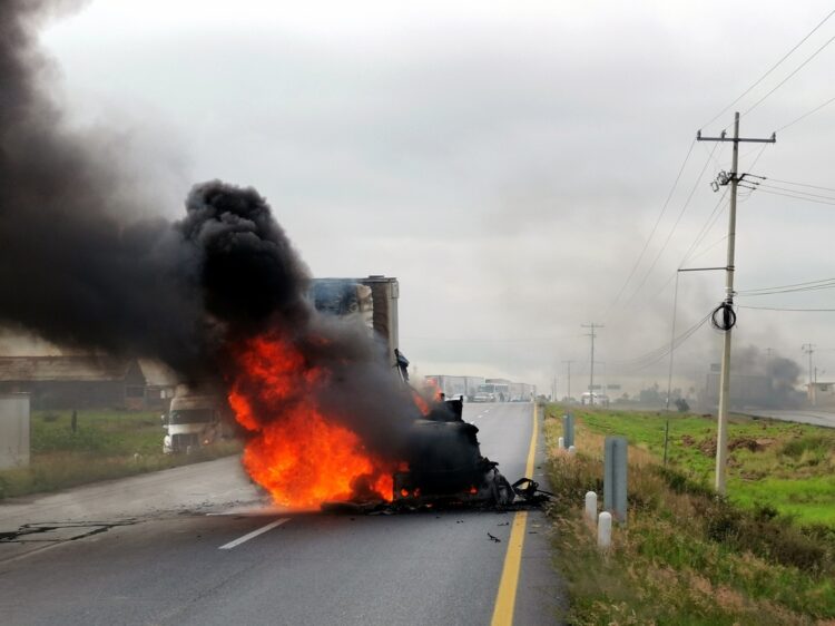 Reportan al menos 10 ‘narcobloqueos’, incendios y 12 ejecuciones en Zacatecas este sábado