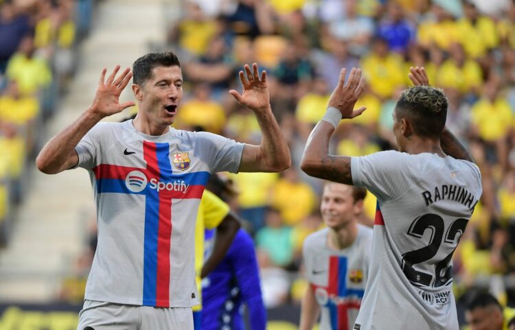 Barcelona golea 4-0 al Cádiz poniéndose a la cabeza de la Liga