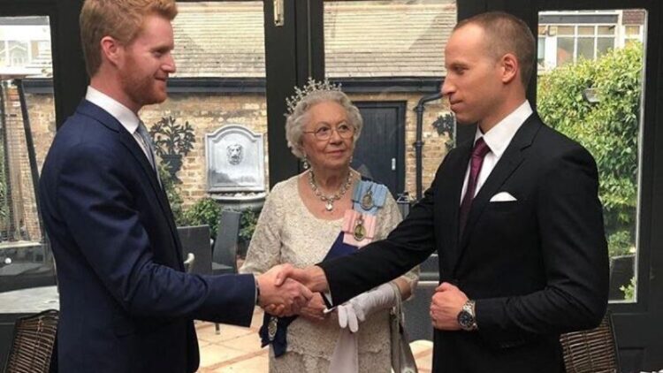 Mary Reynolds,  la doble de la reina Isabel II, anuncia su retiro tras 34 años de hacer ese papel