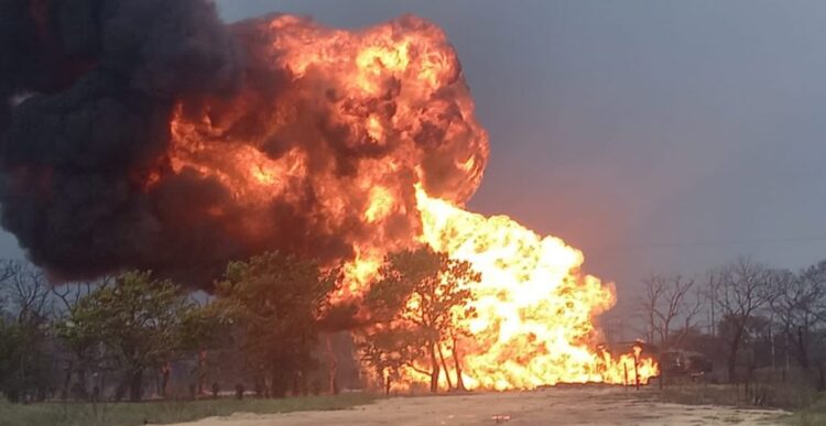 Reportan explosión en ducto de gas en Huimanguillo, Tabasco 
