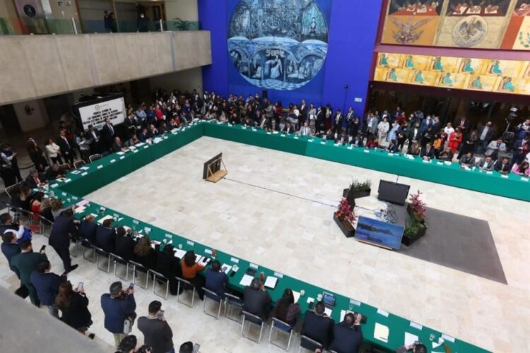 Presentan proyecto de reforma constitucional en materia electoral