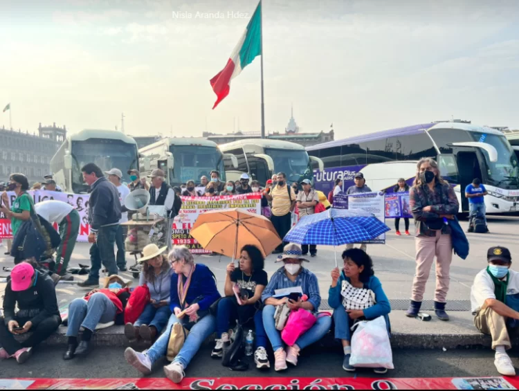 Instala CNTE plantón en el Zócalo: o les dan lo que piden o entorpecerán marcha de AMLO